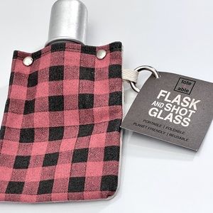 Tote Able Red/Black Buffalo Plaid 4 oz Flask and 1 oz Shot Glass.  New with Tags